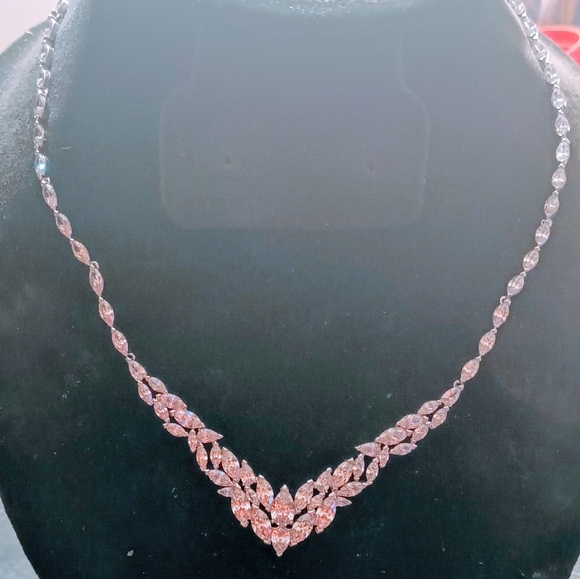 Swarovski Swan Mesmera  Crystal Cubic Zirconia 18 inch Necklace .A Reg Box - Picture 4 of 8